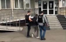 Bărbați reținuți pentru furturi din stații peco. Percheziții desfășurate la locuințele lor