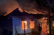 Două adăposturi de animale au fost cuprinse de flăcări la Dragalina