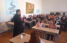 Conferință pro vita „Echitate, egalitate și sprijin din prima secundă a vieții” în liceele din Dorohoi