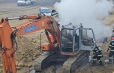 Un untilaj a luat foc în timp ce executa lucrări de excavare pe o stradă din Dorohoi