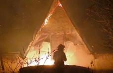 Incendiu violent produs într-o gospodărie din Roma