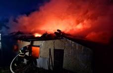 Casă cuprinsă de flăcări la Dragalina din cauza unui coș de fum neizolat
