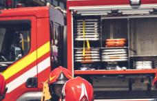 Casă în pericol din cauza unui incendiu izbucnit în jurul coșului de fum