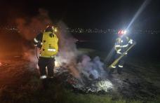 Trei incendii de vegetație uscată și anvelope uzate, în Noaptea de Înviere 
