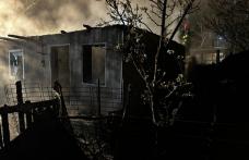 Casă nelocuită cuprinsă de flăcări în Noaptea de Înviere