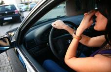 Dosar penal pentru o tânără de 22 de ani depistată la volan fără permis