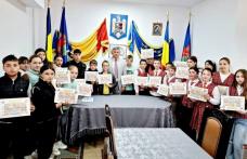IBĂNEŞTI: Câştigătorii concursului de icoane pe pânză „Iisus-Lumina Lumii” - FOTO