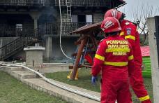 Pompierii dorohoieni solicitați pentru stingerea unui incendiu la Dumeni! Un bărbat a suferit arsuri