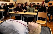 „Tehnici de resuscitare.Ghid de supraviețuire” - activitate organizată de o elevă de la Colegiul Național „Grigore Ghica” Dorohoi