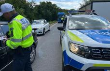 Șoferi rămași fără permis, după o depășire neregulamentară chiar în fața polițiștilor