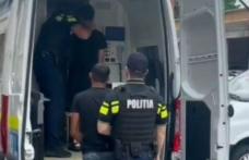 Tineri din Cristinești reținuți după ce au intrat într-o mașină și, prin violență, au sustras 700 de euro
