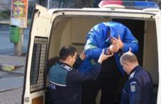 Tânăr reținut după ce a condus o mașină cu numere false și a provocat un accident cu două victime