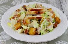 Salată din piept de pui cu crutoane