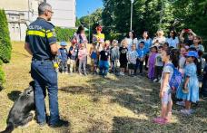 „Siguranța nu intră în vacanță!” - Activitate preventivă desfășurată depolițiștii din Dorohoi cu copiii unei grădinițe - FOTO