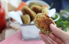 Nuggets de pui cu mazăre și morcov