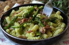 Paste cremoase cu sparanghel și bacon