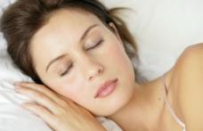 Dr. Oz: 4 soluţii simple ca să dormi bine şi să te trezeşti plin de energie