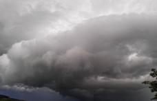 Meteorologii au emis o avertizare COD PORTOCALIU de instabilitate atmosferică