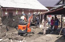 Măsuri de siguranță pentru voluntarii care intervin în zonele afectate de inundații - FOTO