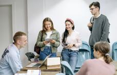 Guvernul nu mai plătește burse pentru studenți în timpul vacanțelor și le taie complet pentru cei la taxă