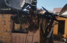 Casă distrusă de flăcări la Tudora
