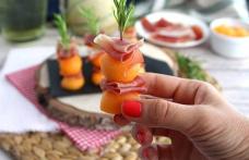 Frigărui aperitiv cu pepene, sunca, rozmarin