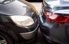 Accident! Un șofer băut bine, a lovit o mașină parcată