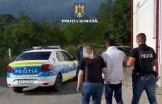 O femeie și un bărbat reținuți după ce au tâlhărit un bătrân de 80 de ani