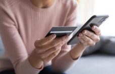 O nouă fraudă pe WhatsApp. Poliția avertizează: Escrocii folosesc fotografii reale și numere de telefon false