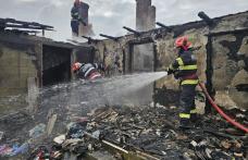 Bătrână găsită carbonizată după ce casa i-a fost cuprinsă de flăcări. Soțul a fost transportat la spital