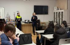 Intâlnire informativ preventivă între poliţiştii botoşăneni şi viitorii asistenţi medicali pe tema prevenirii violenţei în familie