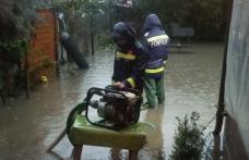 Pompierii botoșăneni intervin în sprijinul comunităților afectate de inundații din județul Constanța