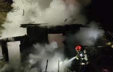 O femeie din comuna Ungureni are nevoie de ajutor după ce casa a fost distrusă de un incendiu