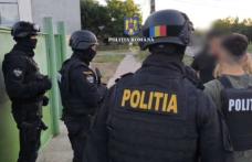 Percheziții la Corlăteni, în urma unei postări pe o rețea de socializare. Armă și muniție ridicate de polițiști