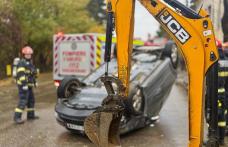Un bărbat de 30 de ani a ajuns la spital după ce mașina pe care o conducea s-a răsturnat - FOTO