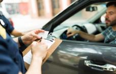 Amendă de 4.000 de lei și dosar penal pentru un șofer care nu deținea documentele prevăzute de lege, iar autoturismul pe care îl conducea nu avea ITP 