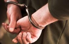 Bărbat reținut de polițiști pentru că și-a amenințat mama cu acte de violență
