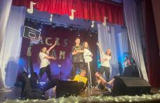 Balul Bobocilor „Regina Maria” Dorohoi 2025: Fețele faimei ale reginiștilor au cucerit scena!