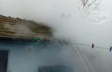 Bărbat de 93 de ani în pericol după ce în locuința sa a izbucnit un incendiu