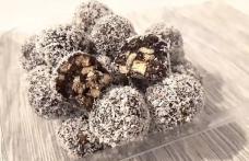 Biluțe de post tăvălite în cocos