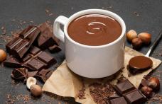 Iată cum trebuie să bei o ciocolată caldă!