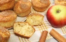 Brioșe de post cu fructe și scorțișoară