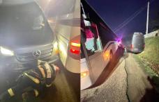 Autocar plin cu 40 de elevi implicat într-un accident rutier la Iezer - FOTO