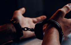 Reținut pentru conducere sub influența băuturilor alcoolice, fără permis și părăsirea locului accidentului