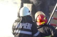 Două incendii izbucnite în Botoșani și Ungureni în ultimele ore. Un bărbat a ajuns la spital cu arsuri