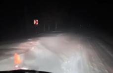Botoșani: Un drum rămâne închis, iar pe mai multe tronsoane se circulă îngreunat din cauza zăpezii