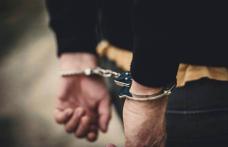 Doi tineri arestați la domiciliu după ce au intrat prin efracție și au furat dintr-o locuință