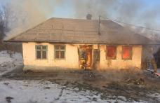 Tânăr de 20 de ani ajuns la spital cu arsuri în urma unui incendiu izbucnit la o casă din Ibănești