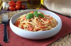 Spaghete cu roșii cherry și semințe de pin