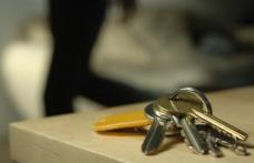 Vând apartament și garaj